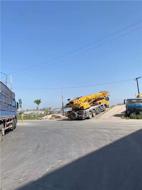 头屯河区25吨吊车的租赁价格大概是多少？