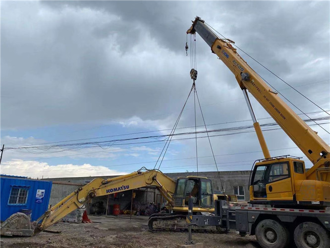 头屯河区25吨吊车的工作半径是多少？